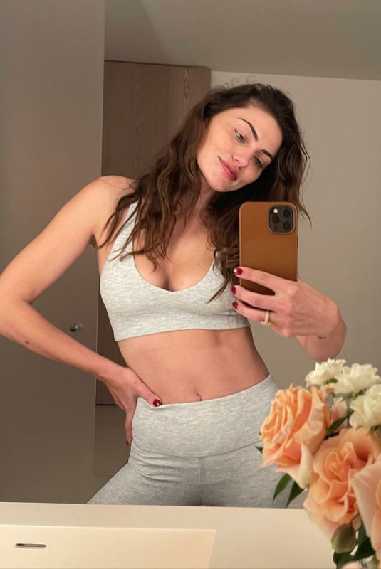 PHOEBE TONKIN - Instagram Photos 11/03/2021