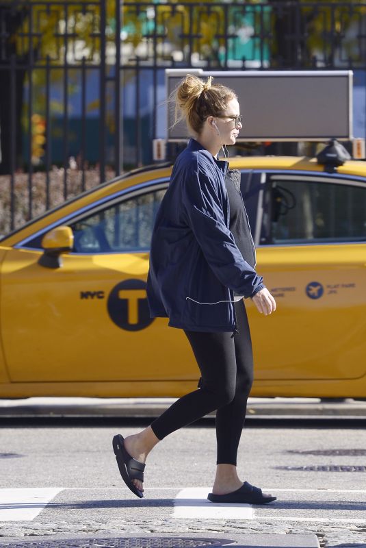 Pregnant JENNIFER LAWRENCE Out in New York 11/10/2021