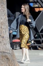 Pregnant LAUREN PARSEKIAN Out for Breakfast in Los Feliz 11/22/2021