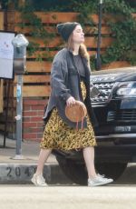 Pregnant LAUREN PARSEKIAN Out for Breakfast in Los Feliz 11/22/2021