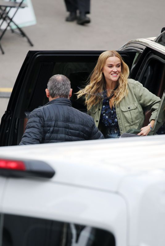 REESE WITHERSPOON Arrives on the Set of Your Place or Mine in Los Angeles 11/09/2021