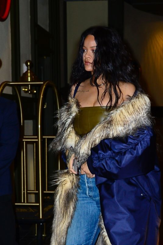RIHANNA Out for Dinner in New York 11/03/2021
