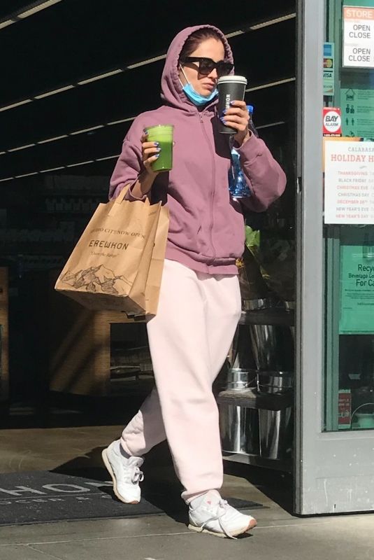 ROONEY MARA Shopping at Erewhon Market in Calabasas 11/29/2021