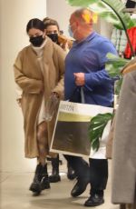 SELENA GOMEZ Shopping at Aritzia in New York 11/12/2021