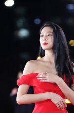SEOLHYN at 42nd Blue Dragon Film Awards in Seoul 11/26/2021