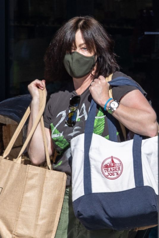 SHANNEN DOHERTY Out Shopping in Malibu 11/12/2021