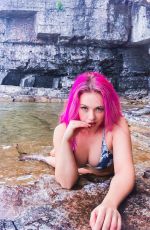 SKYE SWEETNAM - Instagram Photos 11/25/2021
