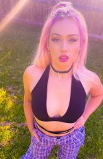 SKYE SWEETNAM - Instagram Photos 11/25/2021