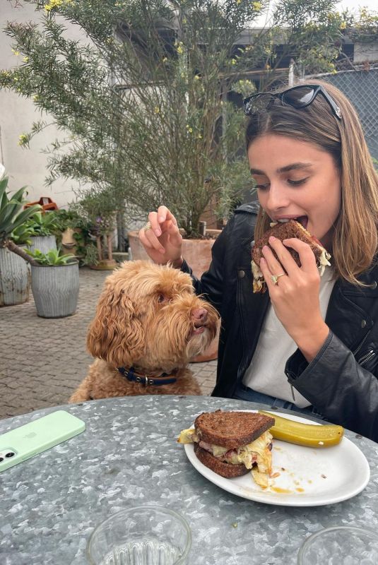 TAYLOR HILL – Instagram Photos 11/15/2021