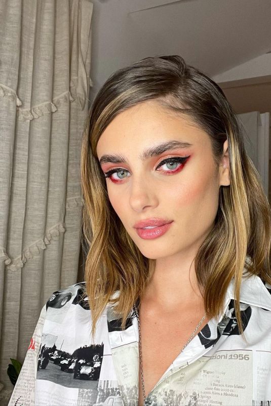 TAYLOR HILL - Instagram Photos 11/18/2021