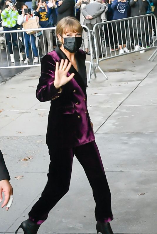 TAYLOR SWIFT Arrives at All Too Well Premiere in New York 11/12/2021