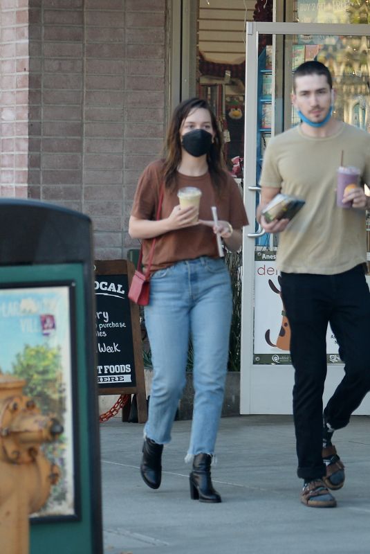 VICTORIA PEDRETTI Out for Food to Go in Los Angeles 11/13/2021