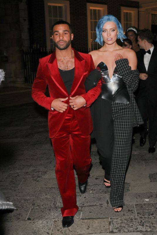 WALLIS DAY Night Out in London 11/29/2021