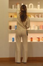 ALESSANDRA AMBROSIO Shopping for Vitamins at Sameday Health Store in Brentwood 12/18/2021