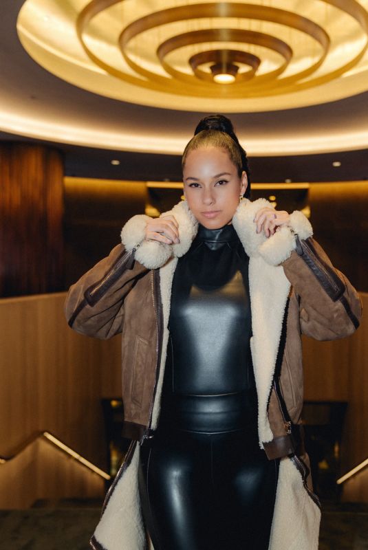 ALICIA KEYS - Instagram Photos 12/17/2021