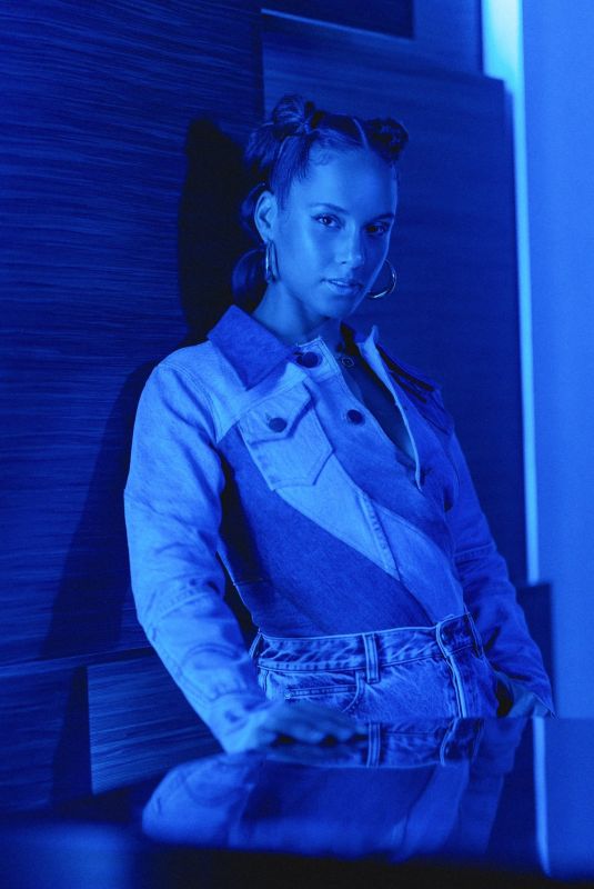 ALICIA KEYS - Instagram Photos 12/21/2021