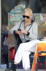 AMBER ROSE Out for Breakfast in Beverly Hills 12/03/2021