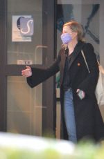 AMY POEHLER Leaves Washington DC 12/06/2021