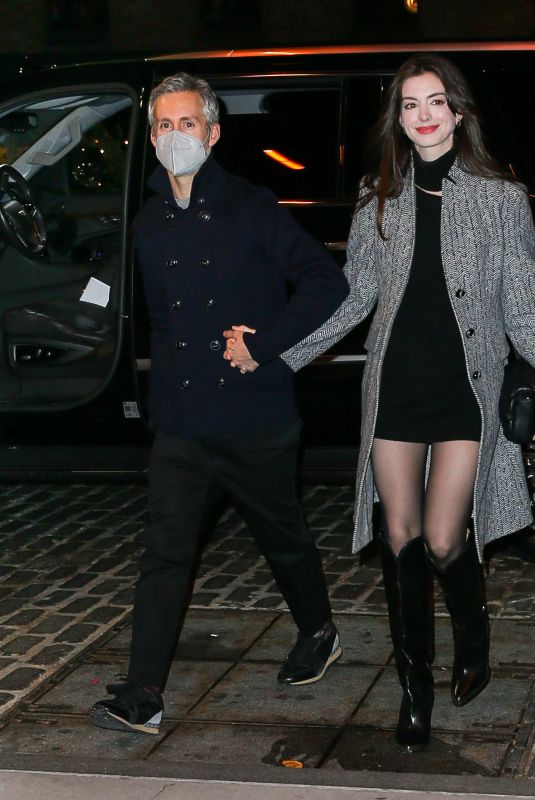 ANNE HATHAWAY Arrives at Soho House in New York 12/02/2021