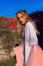 ANNE WINTERS - Instagram Photos 12/27/2021