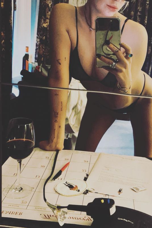 ASHLEY BENSON - Instagram Photos 12/17/2021