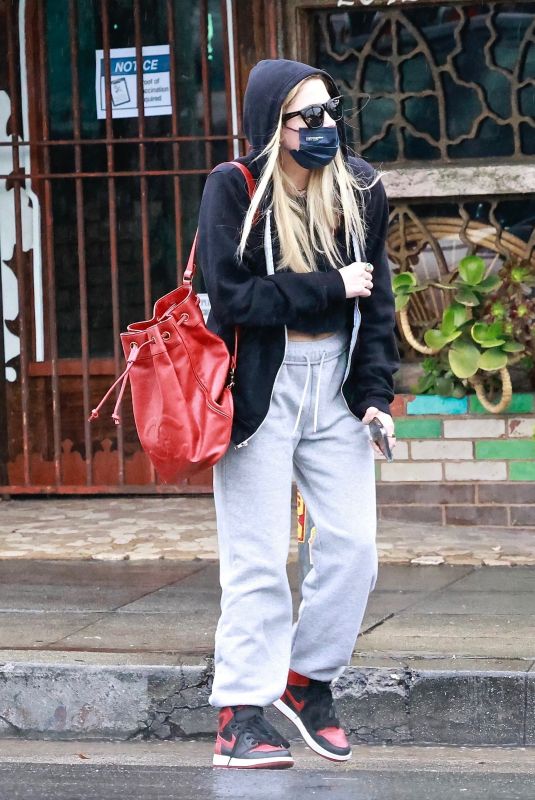 ASHLEY BENSON Leaves a Nail Salon in Los Feliz 12/29/2021