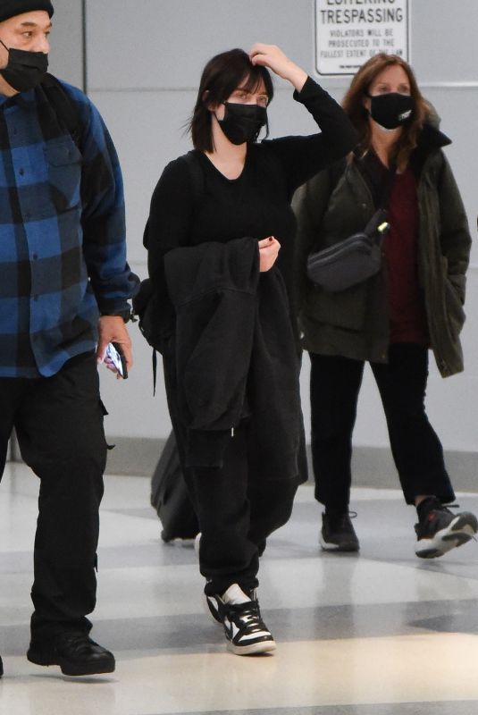 BILLIE EILISH Arrivesat JFK Airport in New York 12/04/2021
