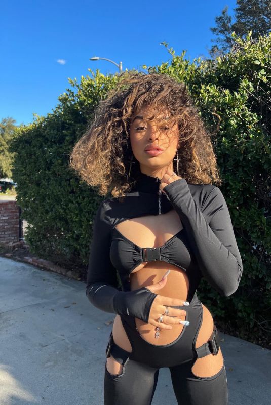 DEVENITY PERKINS - Instagram Photos 12/26/2021