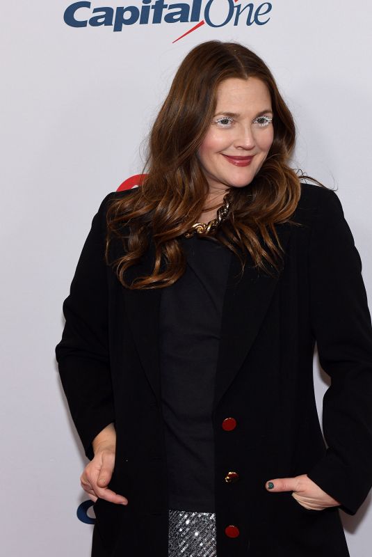 DREW BARRYMORE at Iheartradio Z100 Jingle Ball 2021 at Madison Square Garden 12/10/2021