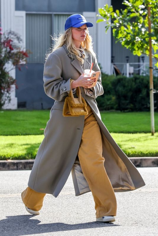 ELA HOSK Out Near Her Home in Pasadena 12/10/2021