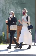 ELLE and DAKOTA FANNING Out for Smoothies in Studio City 12/20/2021