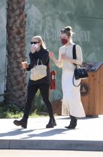 ELLE and DAKOTA FANNING Out for Smoothies in Studio City 12/20/2021