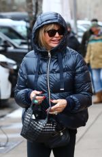 GOLDIE HAWN and ERIN BARTLETT Out Shopping in Aspen 12/23/2021