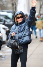 GOLDIE HAWN and ERIN BARTLETT Out Shopping in Aspen 12/23/2021