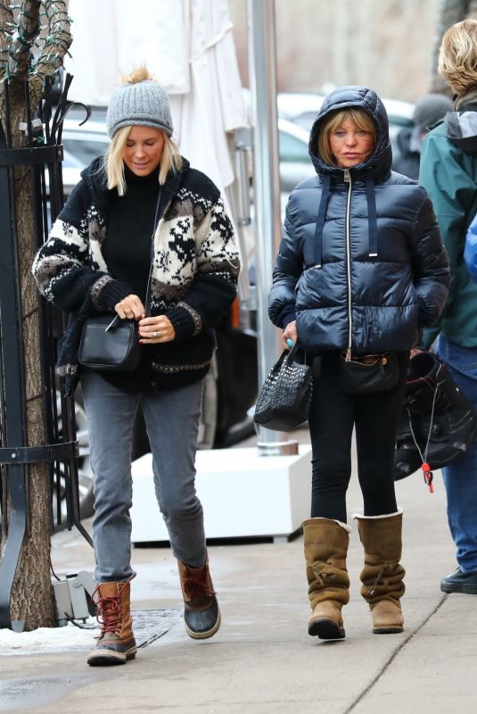 GOLDIE HAWN and ERIN BARTLETT Out Shopping in Aspen 12/23/2021