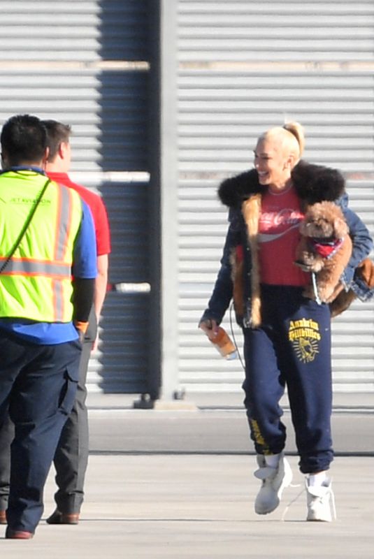 GWEN STEFANI Boards a Private Jet in Los Angeles 12/26/2021