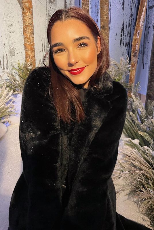 INDIANA MASSARA - Instagram Photos 12/25/2021