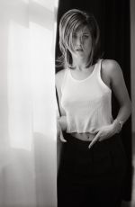 JENNIER ANISTON at a Photoshoot, 1995