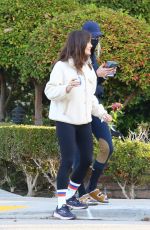 JENNIFER GARNER Out and About in Brentwood 12/10/2021