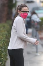 JENNIFER GARNER Out on a Rainy Day in Brentwood 12/16/2021