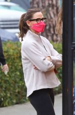 JENNIFER GARNER Out on a Rainy Day in Brentwood 12/16/2021