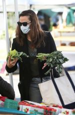 JENNIFER GARNER Shopping at Farmer