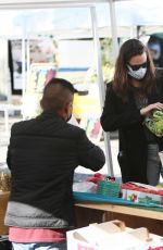 JENNIFER GARNER Shopping at Farmer