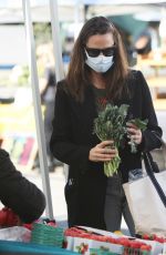 JENNIFER GARNER Shopping at Farmer
