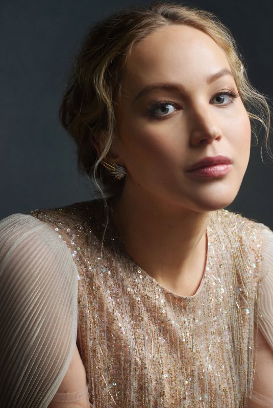 JENNIFER LAWRENCE for Netflix Queue, December 2021