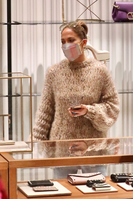 JENNIFER LOPEZ Shopping at Christian Dior in Beverly Hills 12/17/2021