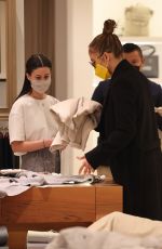 JENNIFER LOPEZ Shopping on Rodeo Drive in Beverly Hills 12/18/2021