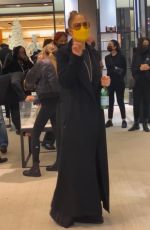JENNIFER LOPEZ Shopping on Rodeo Drive in Beverly Hills 12/18/2021