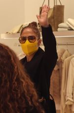 JENNIFER LOPEZ Shopping on Rodeo Drive in Beverly Hills 12/18/2021