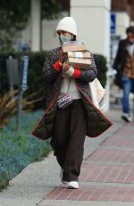 JESSICA ALBA Shopping at Whole Foods in Los Angeles 12/24/2021